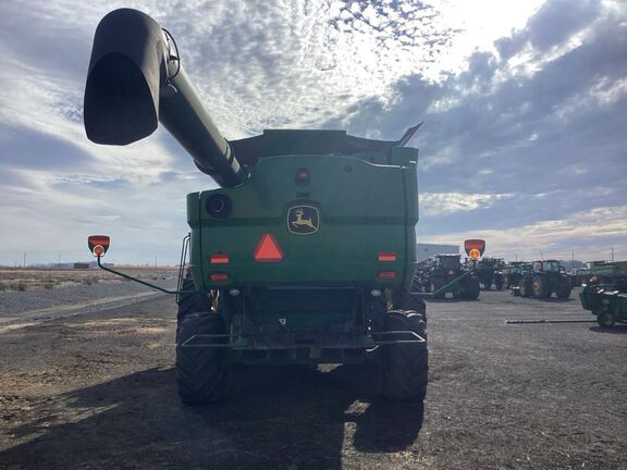 2018 John Deere S780 Combine