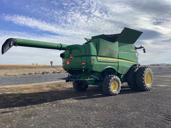 2018 John Deere S780 Combine