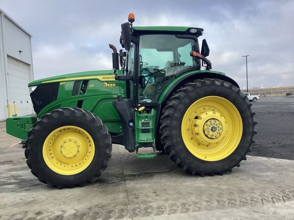 2023 John Deere 6R 215 Tractor