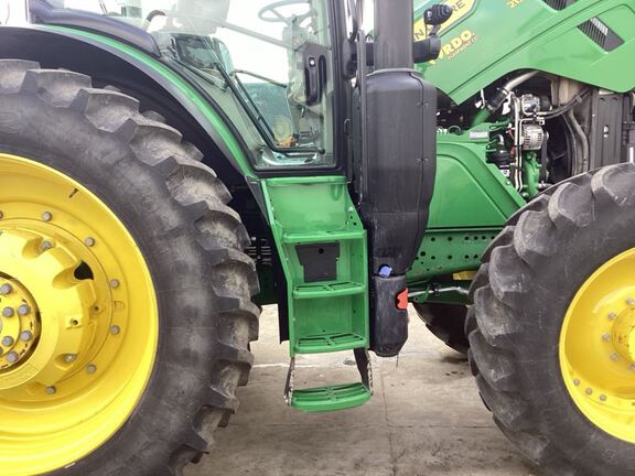 2023 John Deere 6R 215 Tractor