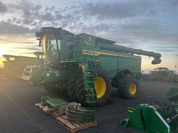 2025 John Deere S7 800 Combine