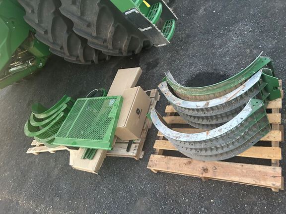 2025 John Deere S7 800 Combine