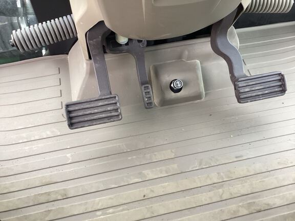 2023 John Deere 9RX 590 Tractor Rubber Track