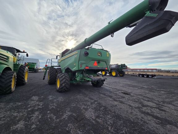 2025 John Deere S7 800 Combine