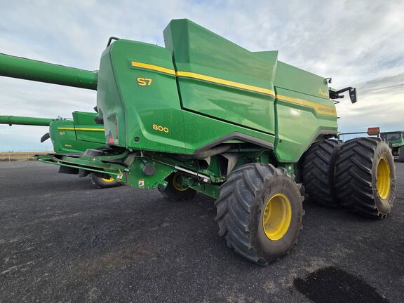 2025 John Deere S7 800 Combine