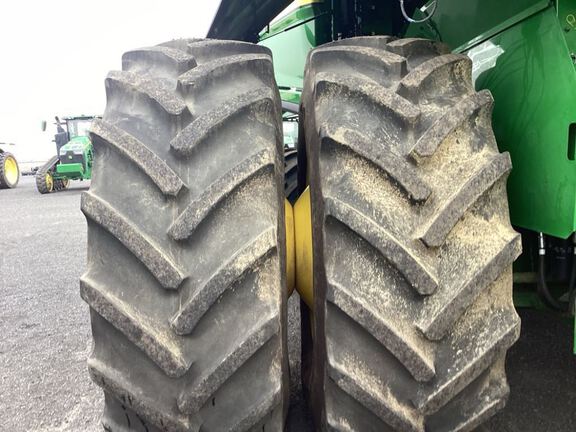 2025 John Deere S7 800 Combine