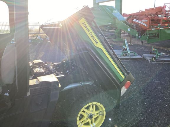 2023 John Deere XUV835R ATV