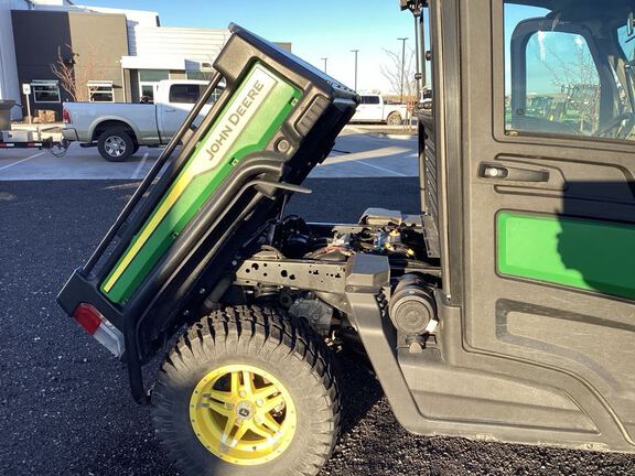 2023 John Deere XUV835R ATV