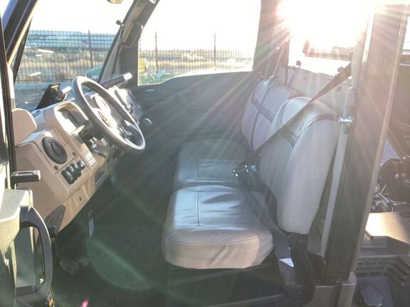 2023 John Deere XUV835R ATV