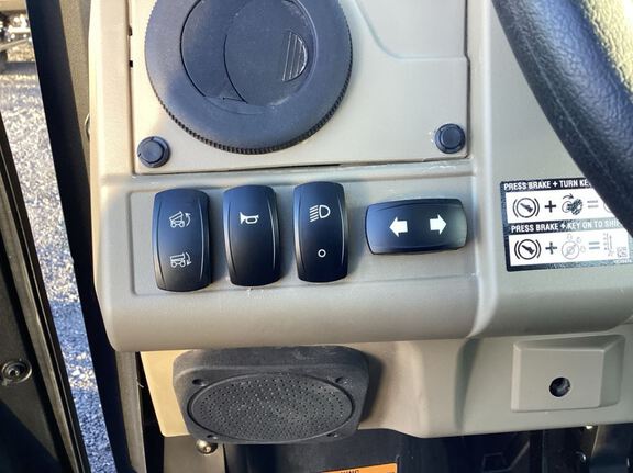 2023 John Deere XUV835R ATV