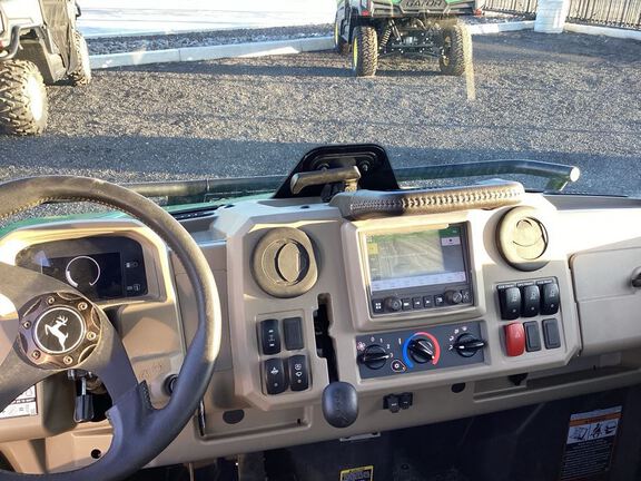 2023 John Deere XUV835R ATV