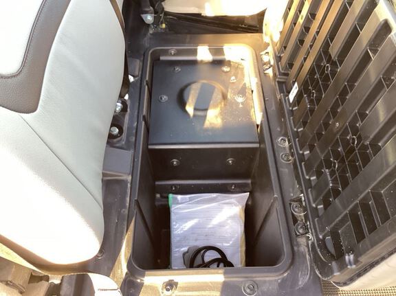 2023 John Deere XUV835R ATV