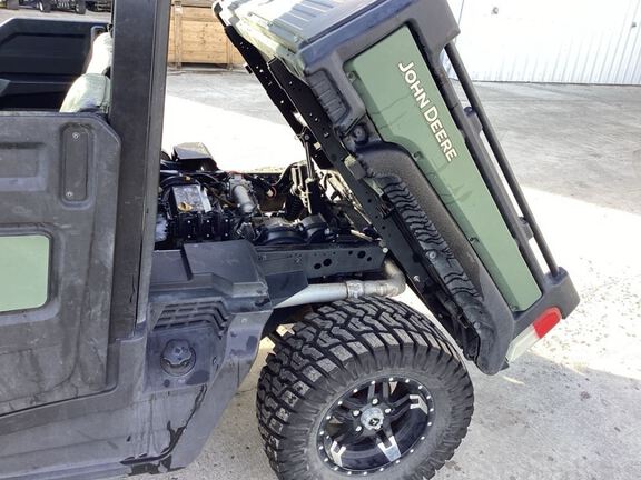 2022 John Deere XUV835M ATV