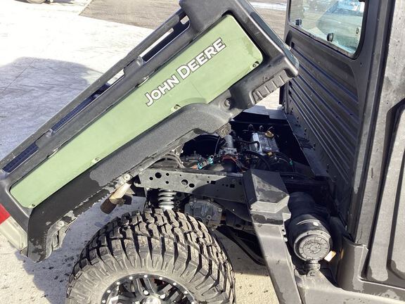 2022 John Deere XUV835M ATV