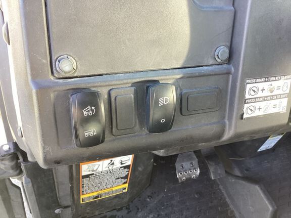 2022 John Deere XUV835M ATV