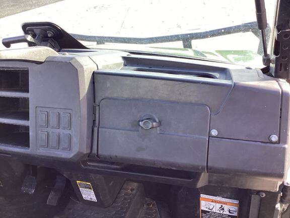 2022 John Deere XUV835M ATV