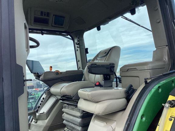 2025 John Deere 8RX 410 Tractor Rubber Track