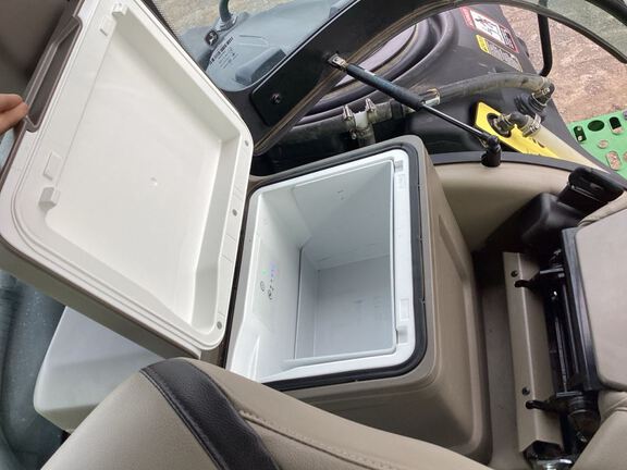 2025 John Deere 8RX 410 Tractor Rubber Track