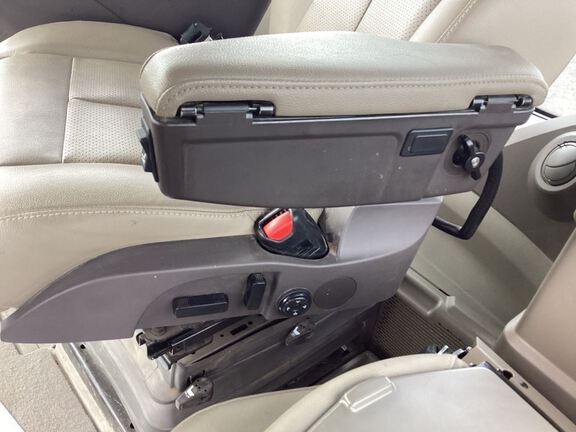 2025 John Deere 8RX 410 Tractor Rubber Track