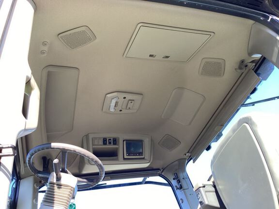 2025 John Deere 8RX 410 Tractor Rubber Track