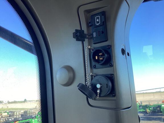 2025 John Deere 8RX 410 Tractor Rubber Track