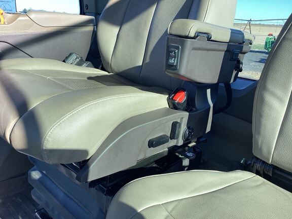 2025 John Deere 8RX 410 Tractor Rubber Track