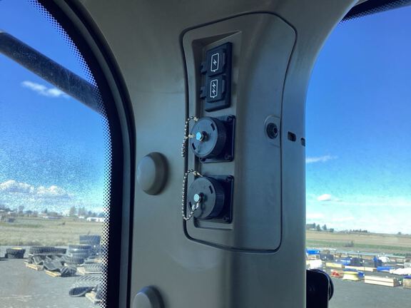 2025 John Deere 8RX 410 Tractor Rubber Track