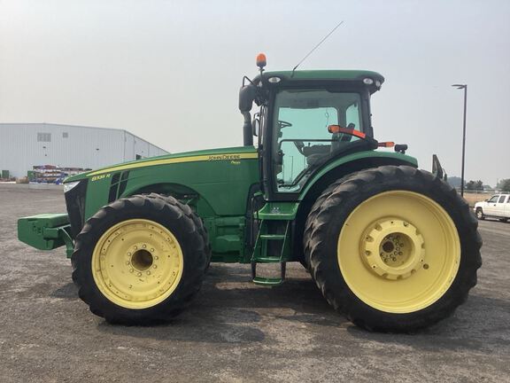 2013 John Deere 8335R Tractor