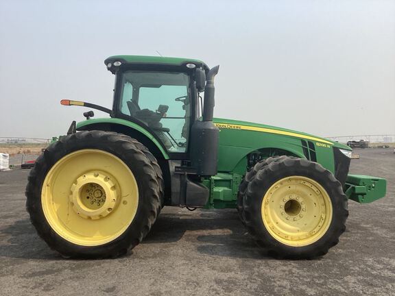 2013 John Deere 8335R Tractor