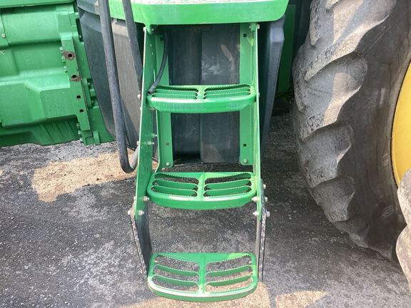 2013 John Deere 8335R Tractor