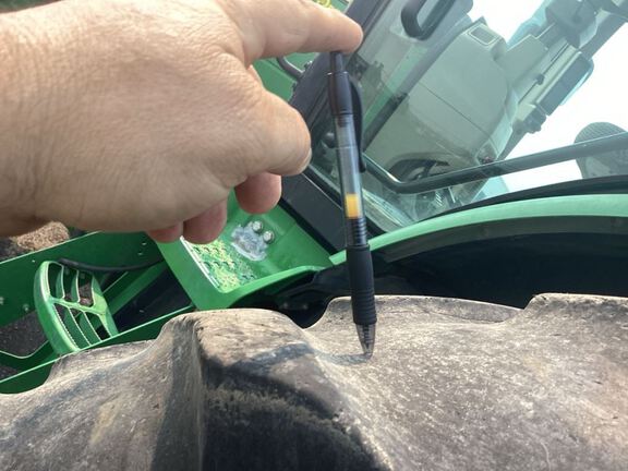 2013 John Deere 8335R Tractor