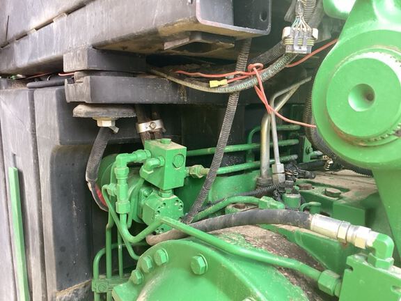 2013 John Deere 8335R Tractor