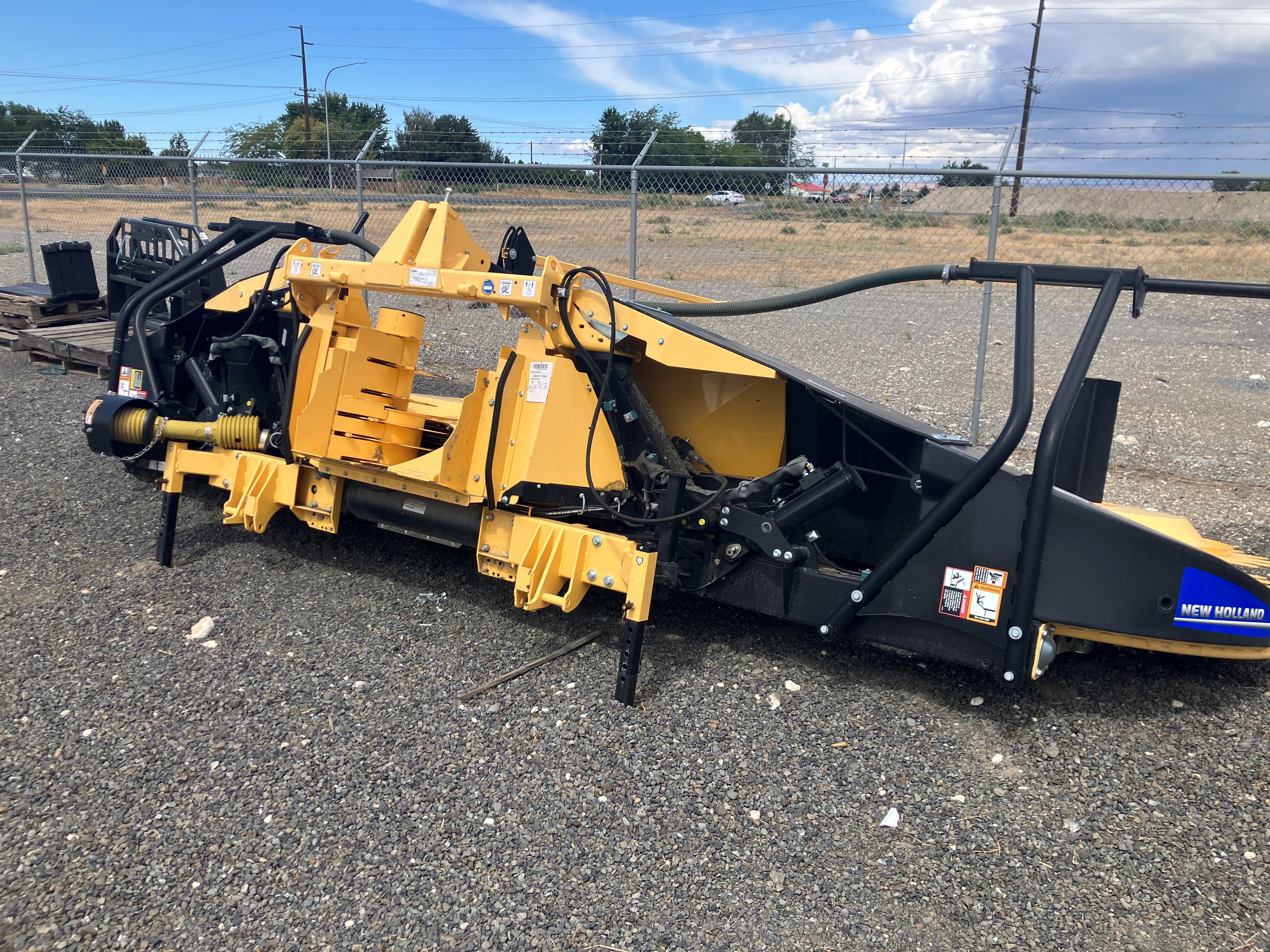 2022 New Holland 600B Header Forage