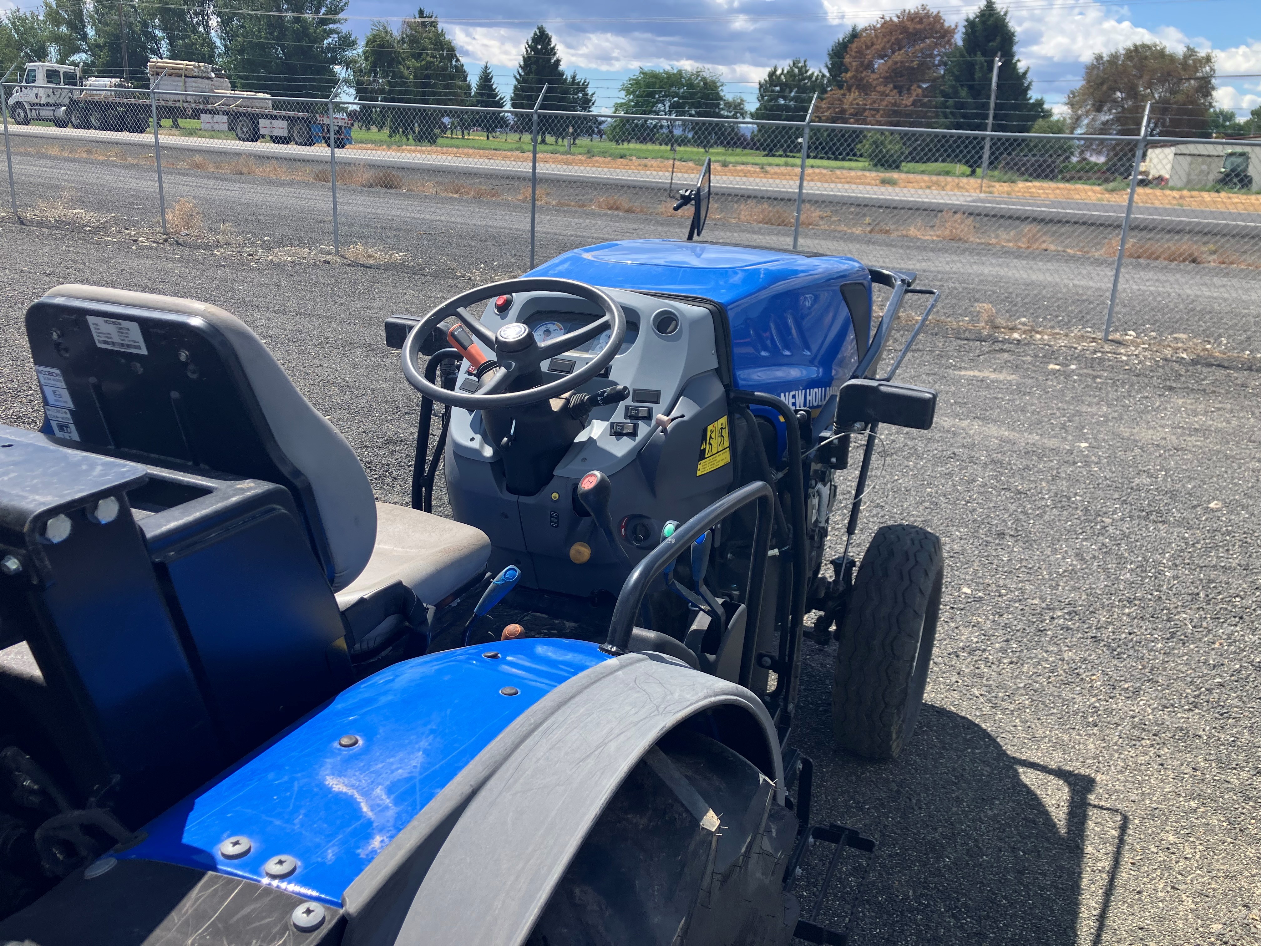 2022 New Holland T4.90V Tractor