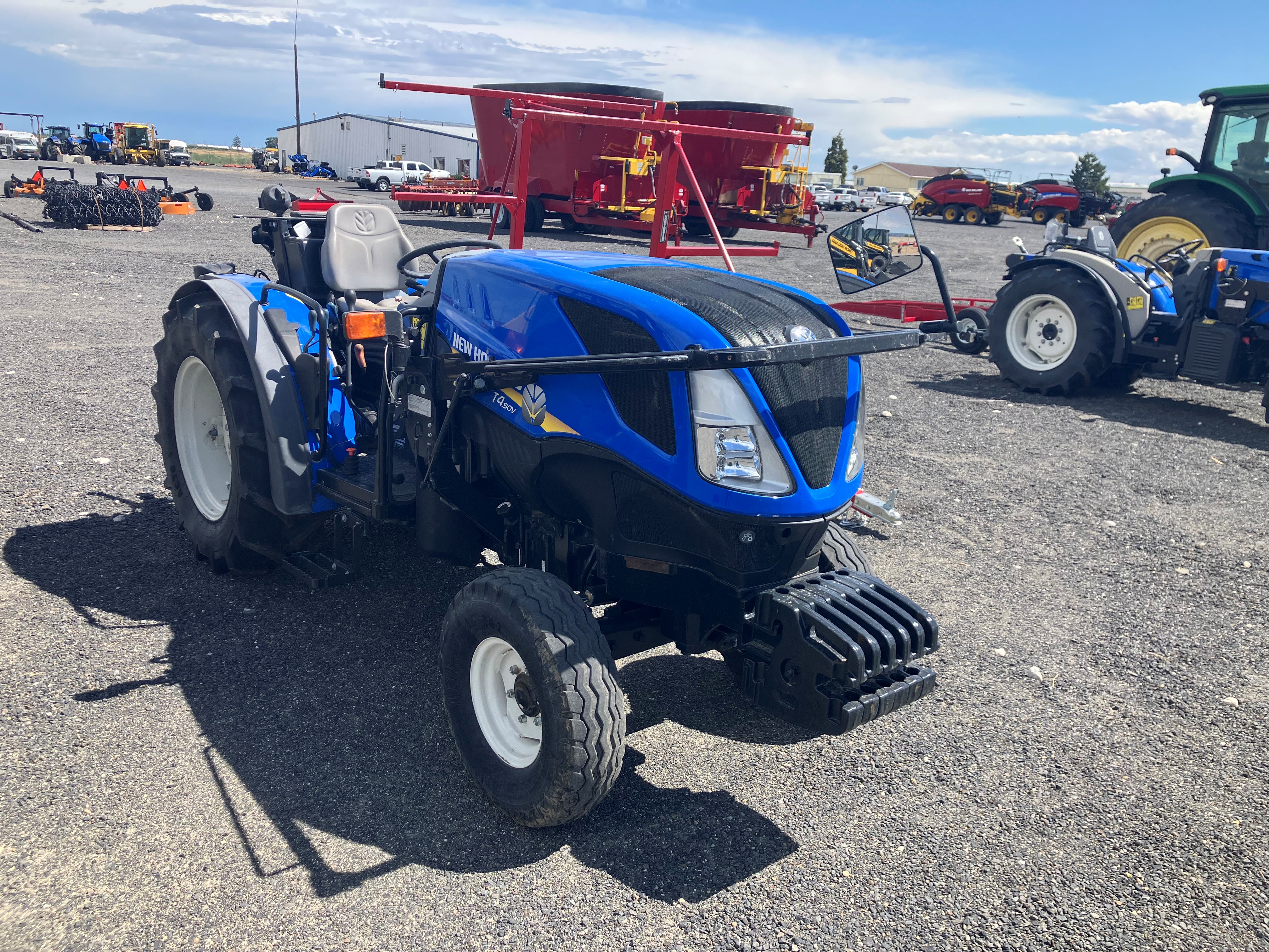 2022 New Holland T4.90V Tractor