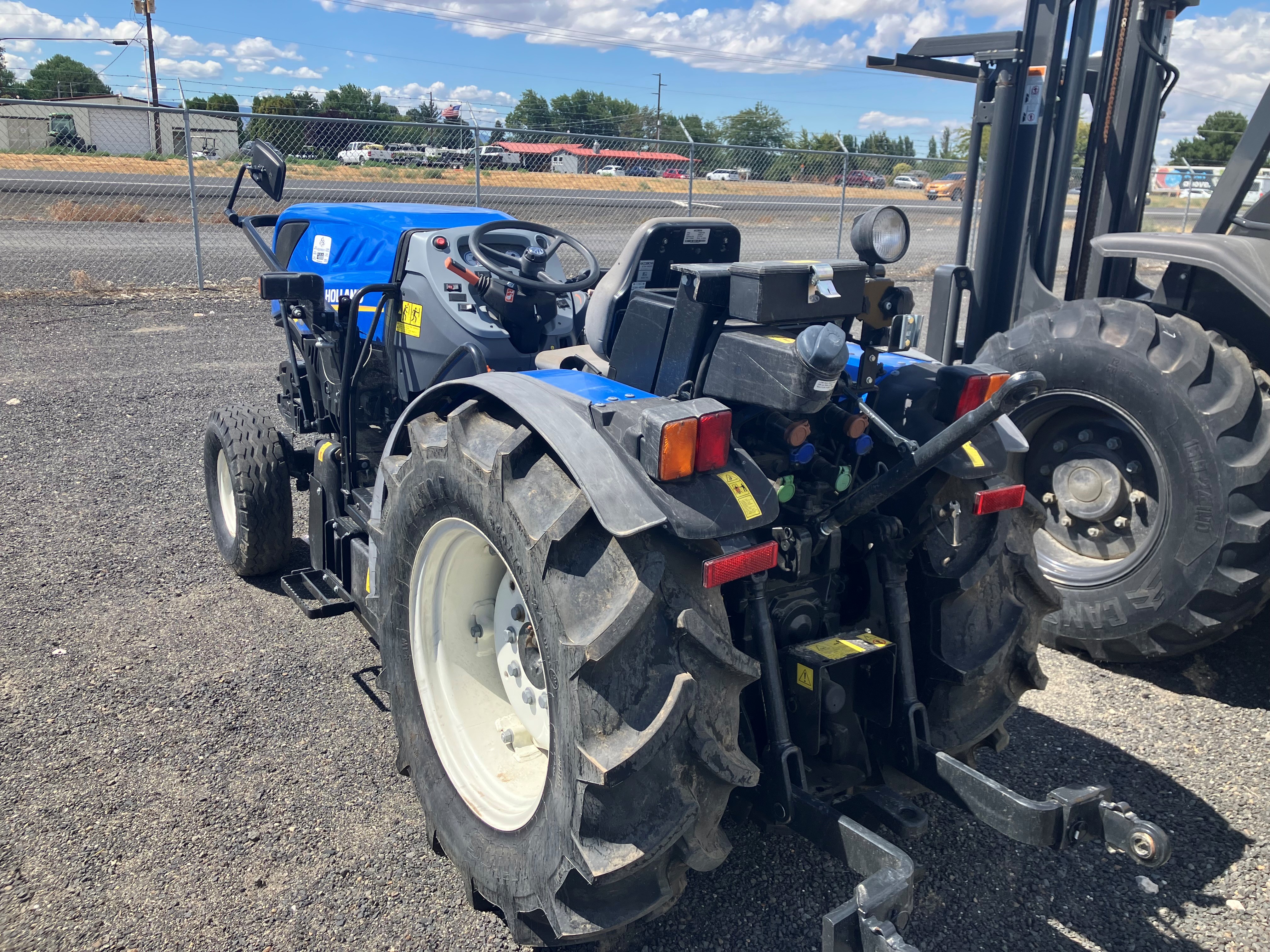 2022 New Holland T4.90V Tractor
