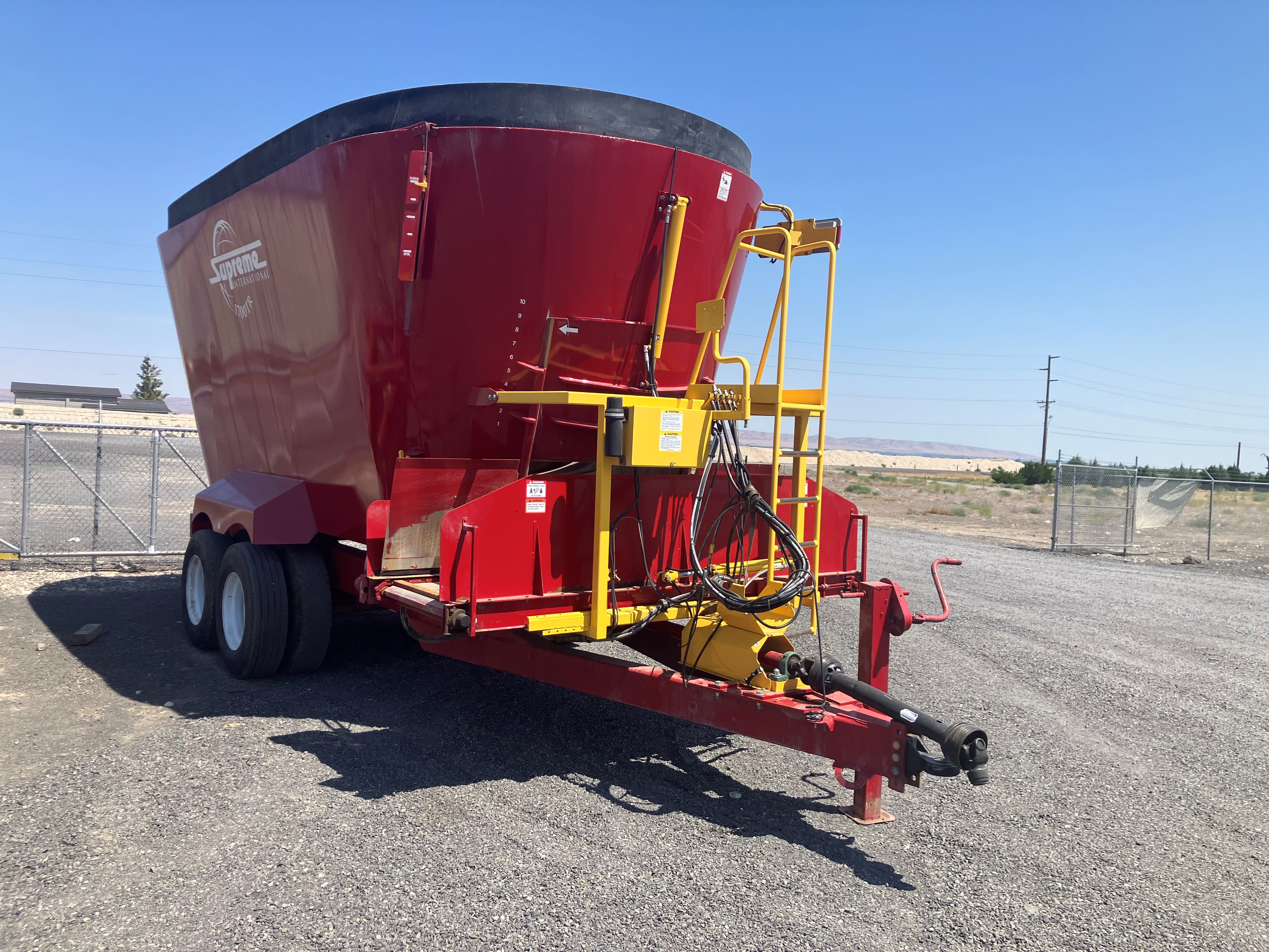 2020 Supreme 1700TR TMR Mixer