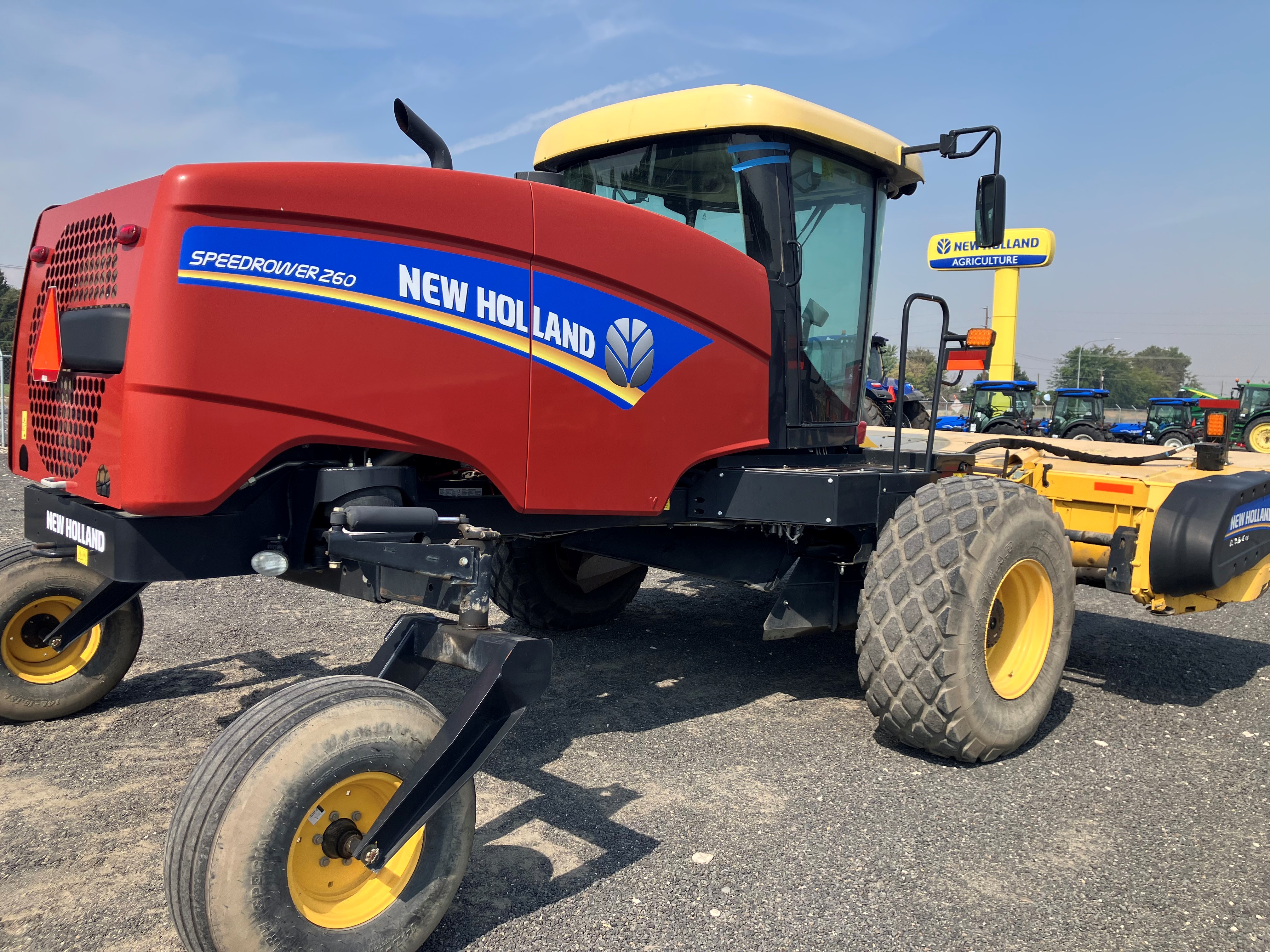 2021 New Holland SPEEDROWER 260 Windrower