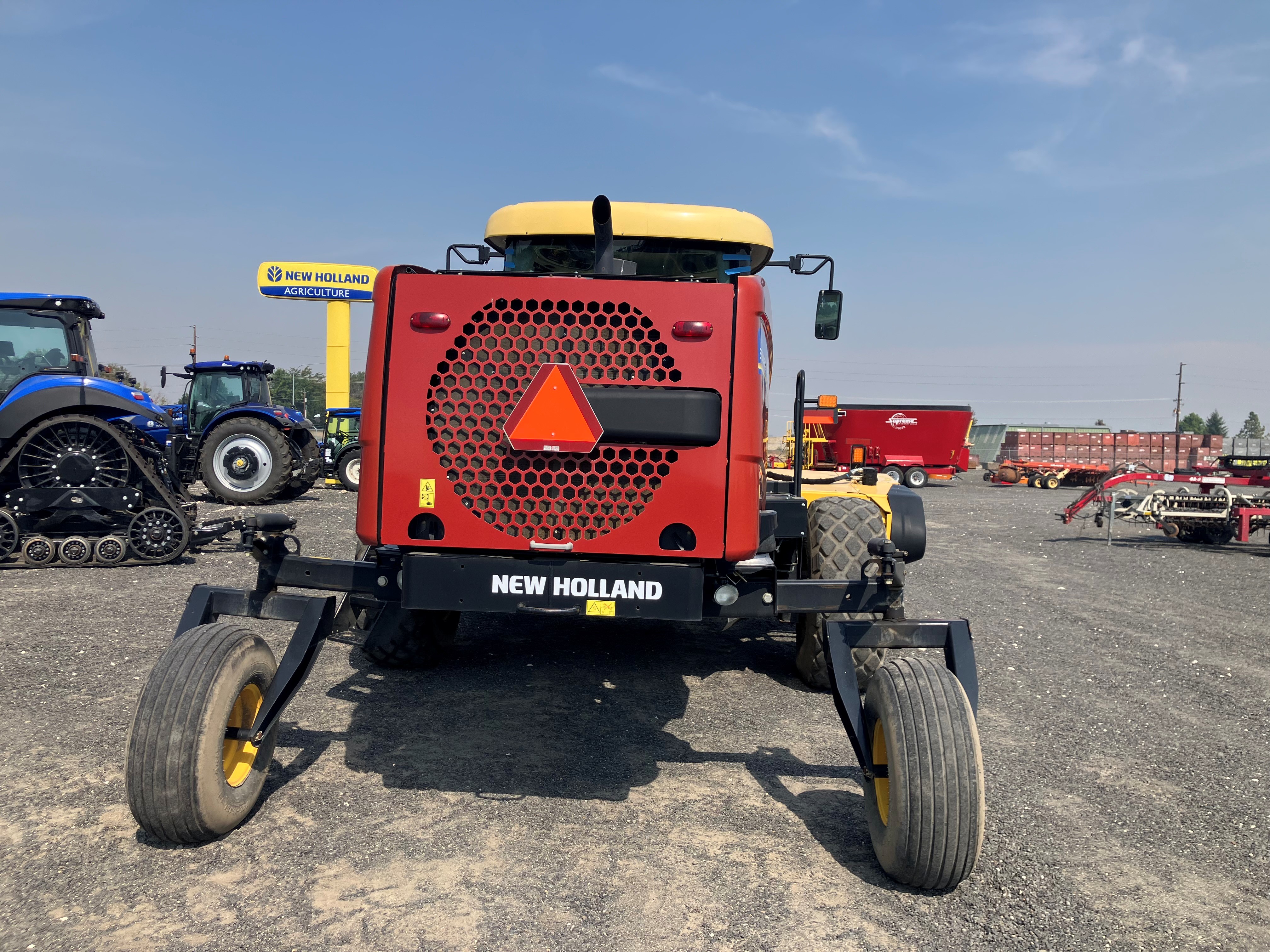 2021 New Holland SPEEDROWER 260 Windrower