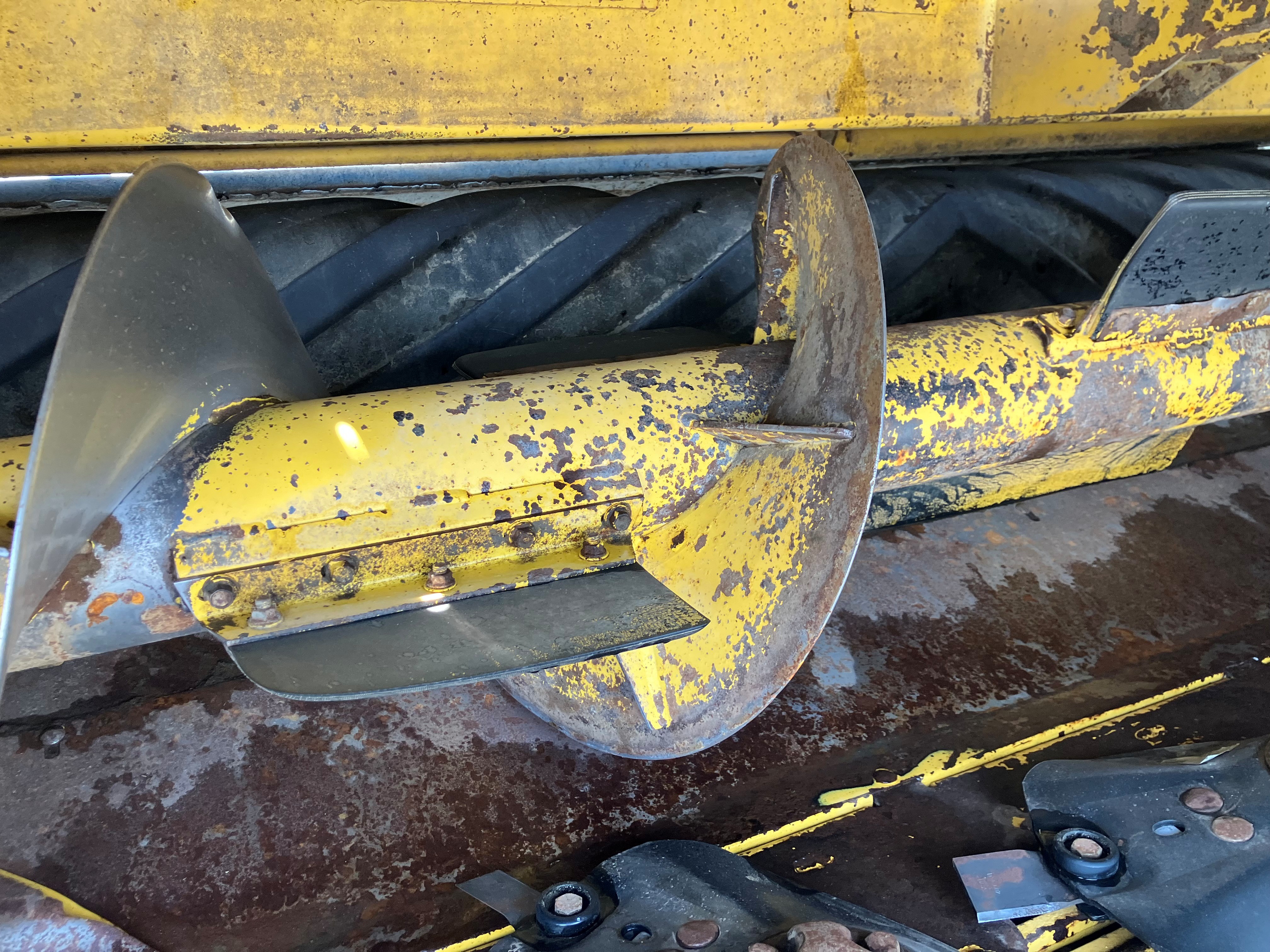 2021 New Holland SPEEDROWER 260 Windrower