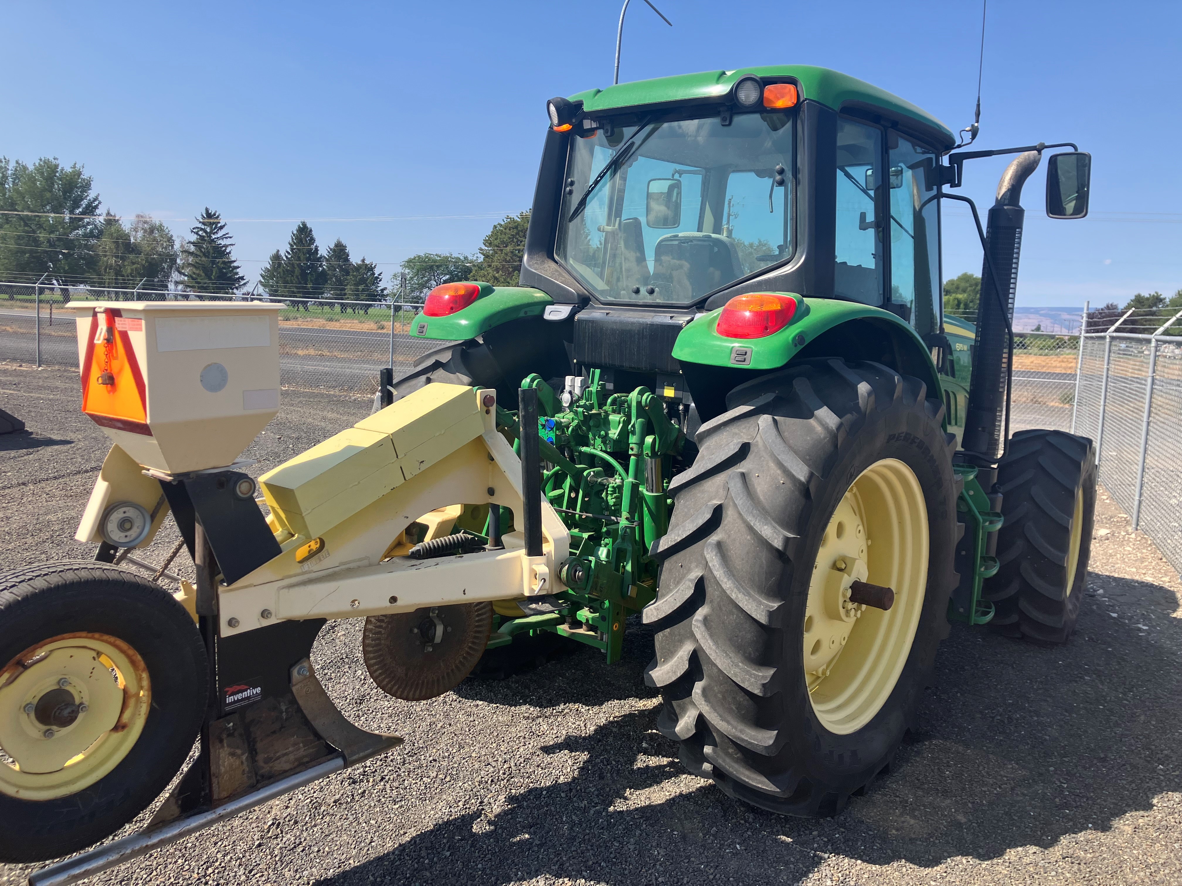 2014 John Deere 6115M Tractor