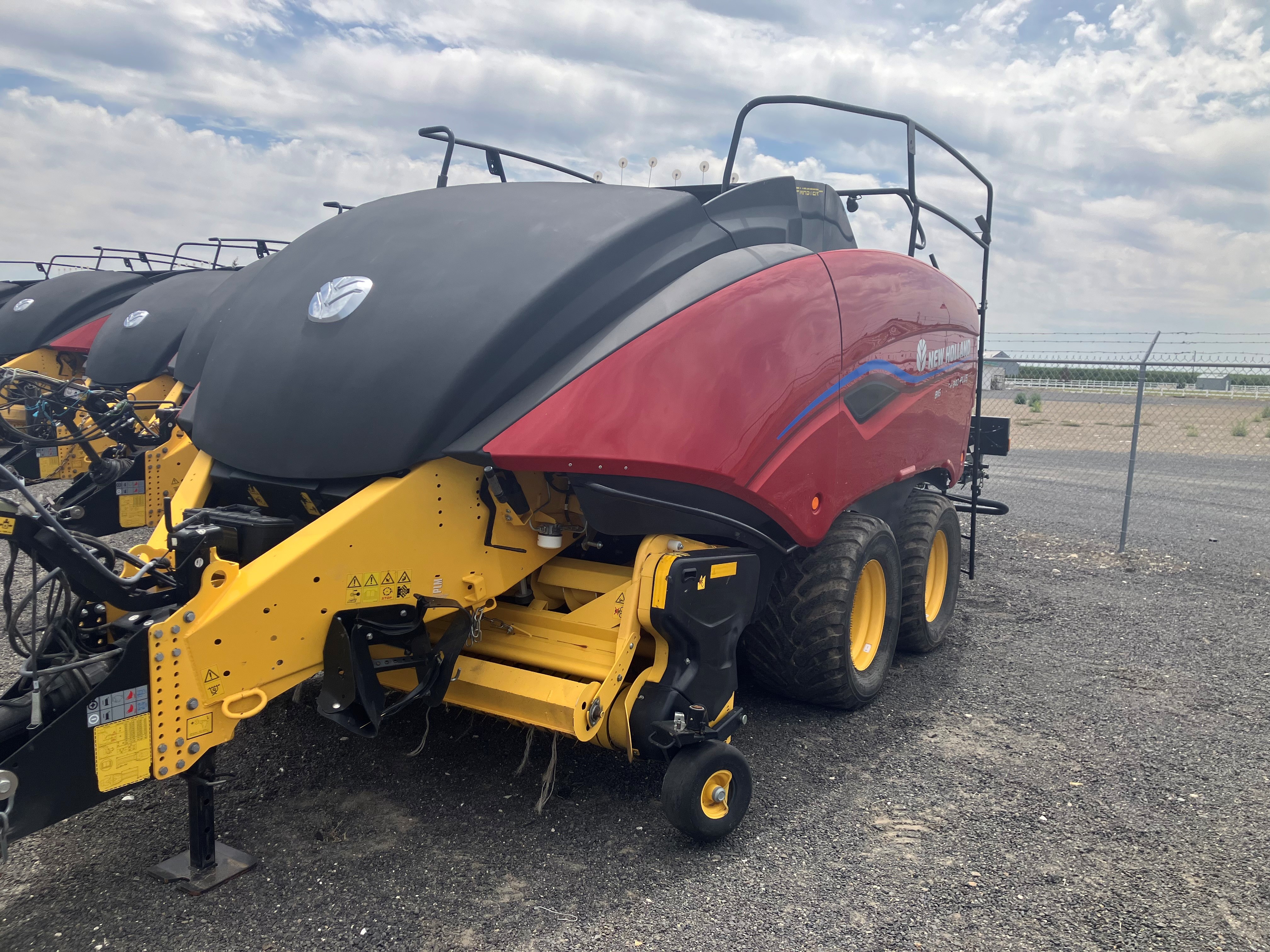 2023 New Holland 340S PLUS Baler/Square