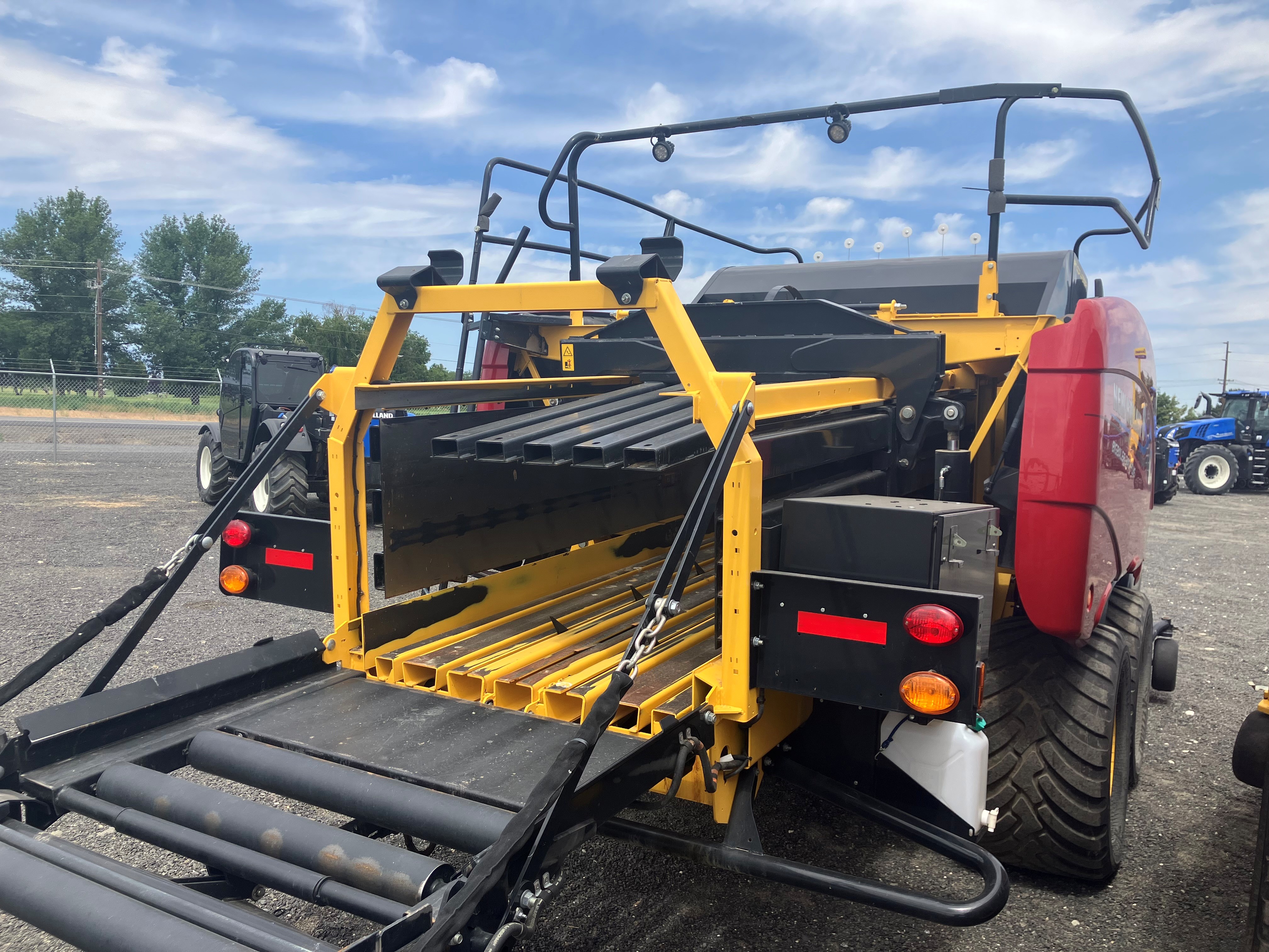 2023 New Holland 340S PLUS Baler/Square