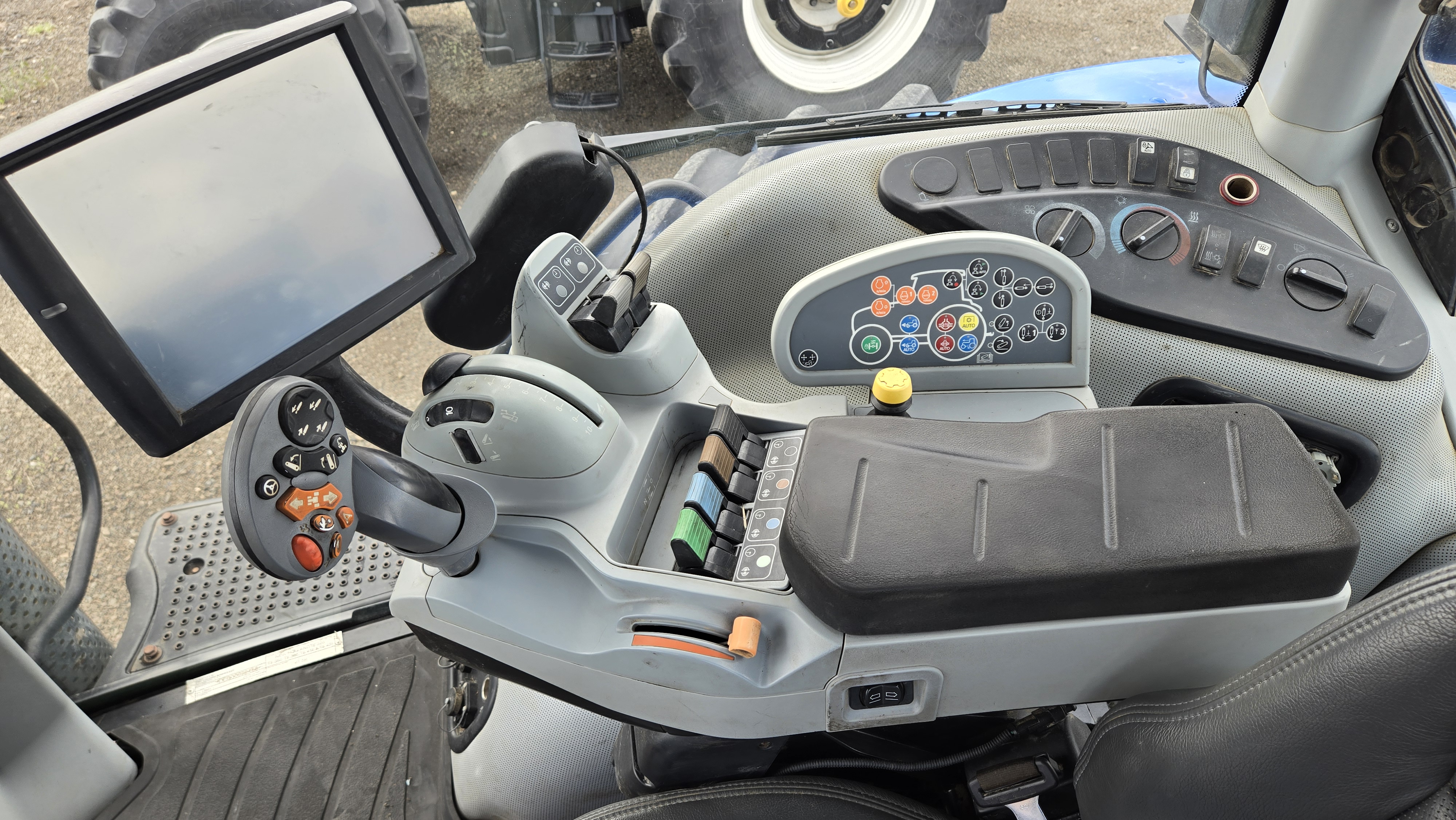 2015 New Holland T8.410 Tractor