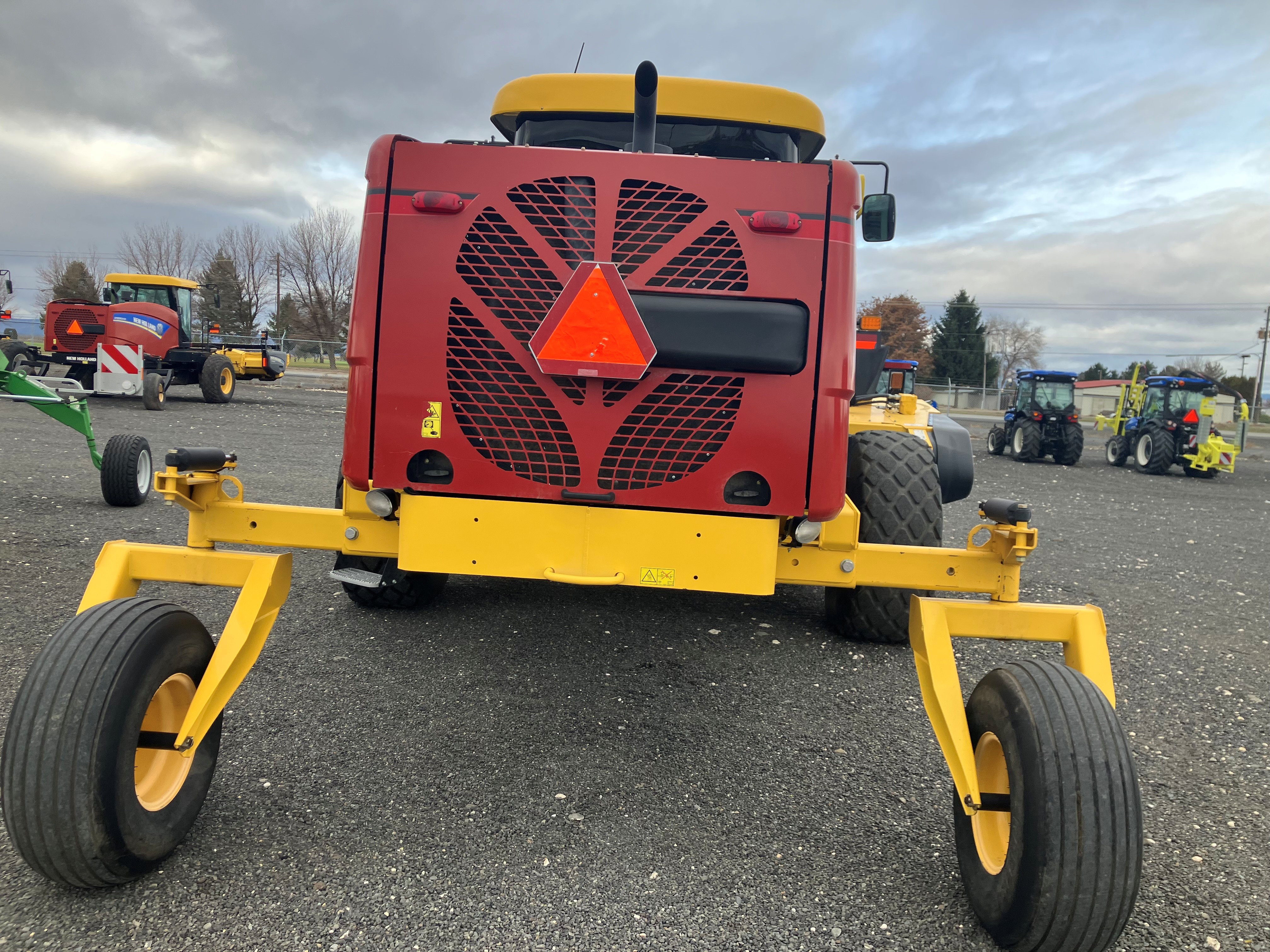 2022 New Holland SPEEDROWER 260 P Windrower