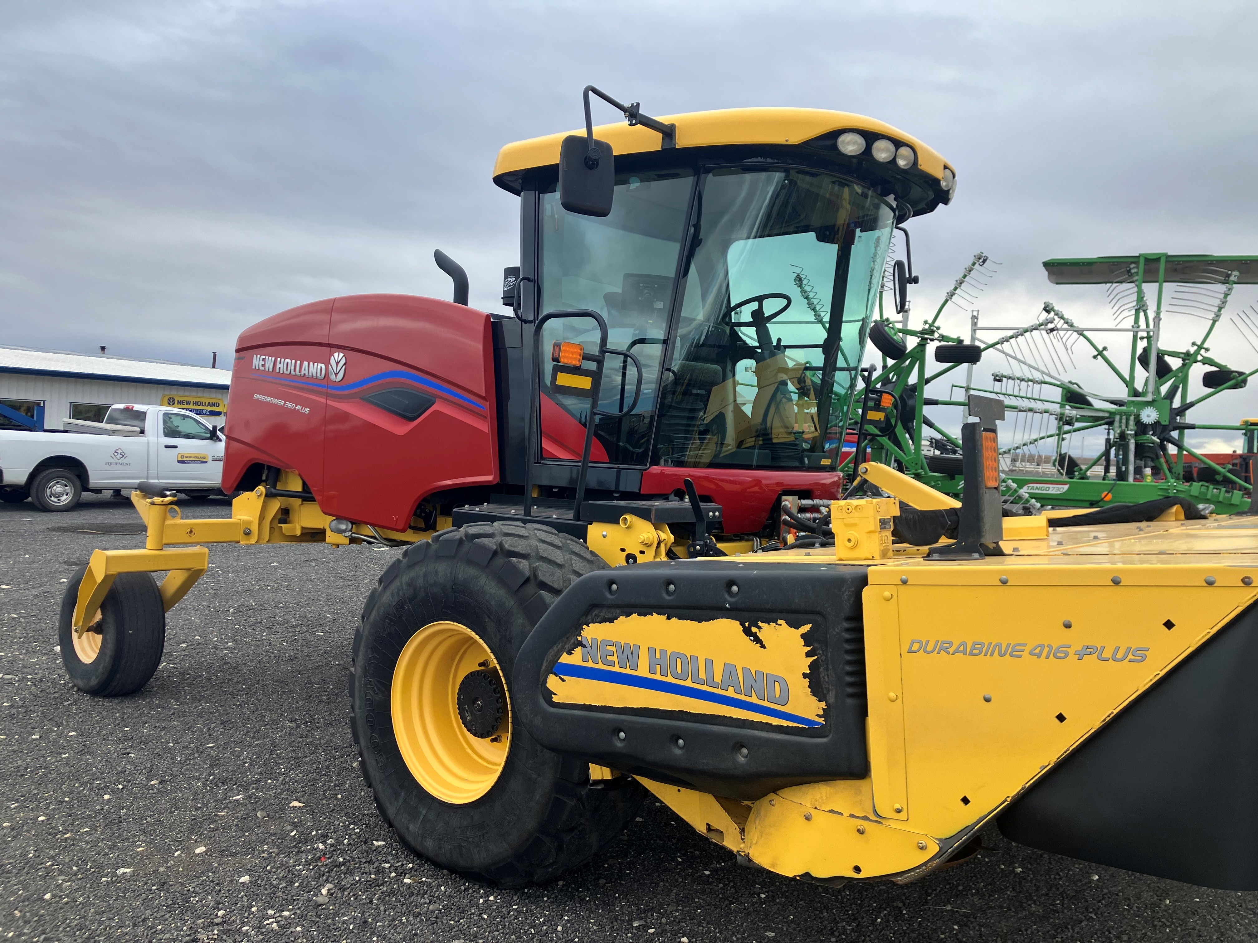 2022 New Holland SPEEDROWER 260 P Windrower