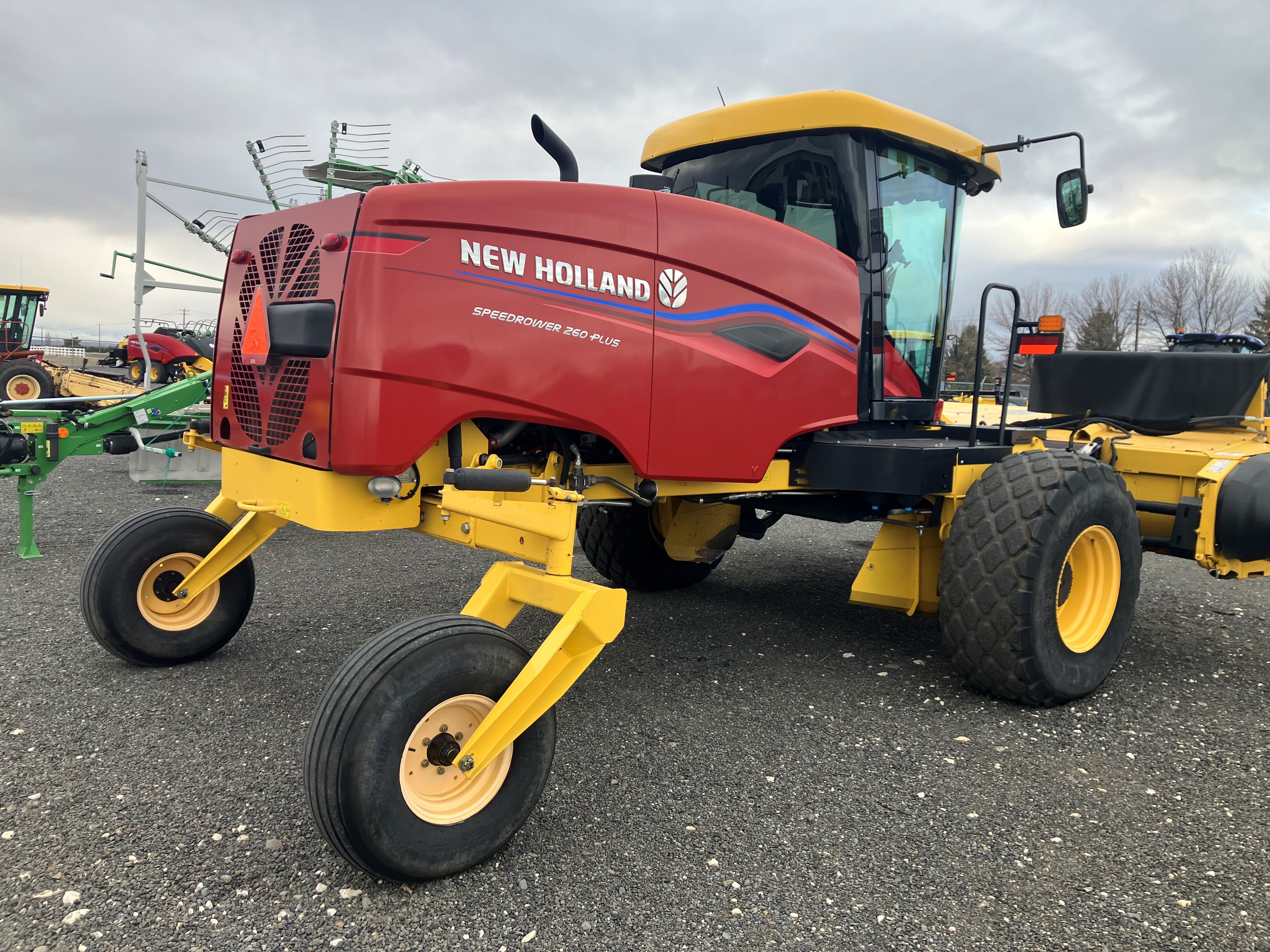 2022 New Holland SPEEDROWER 260 P Windrower