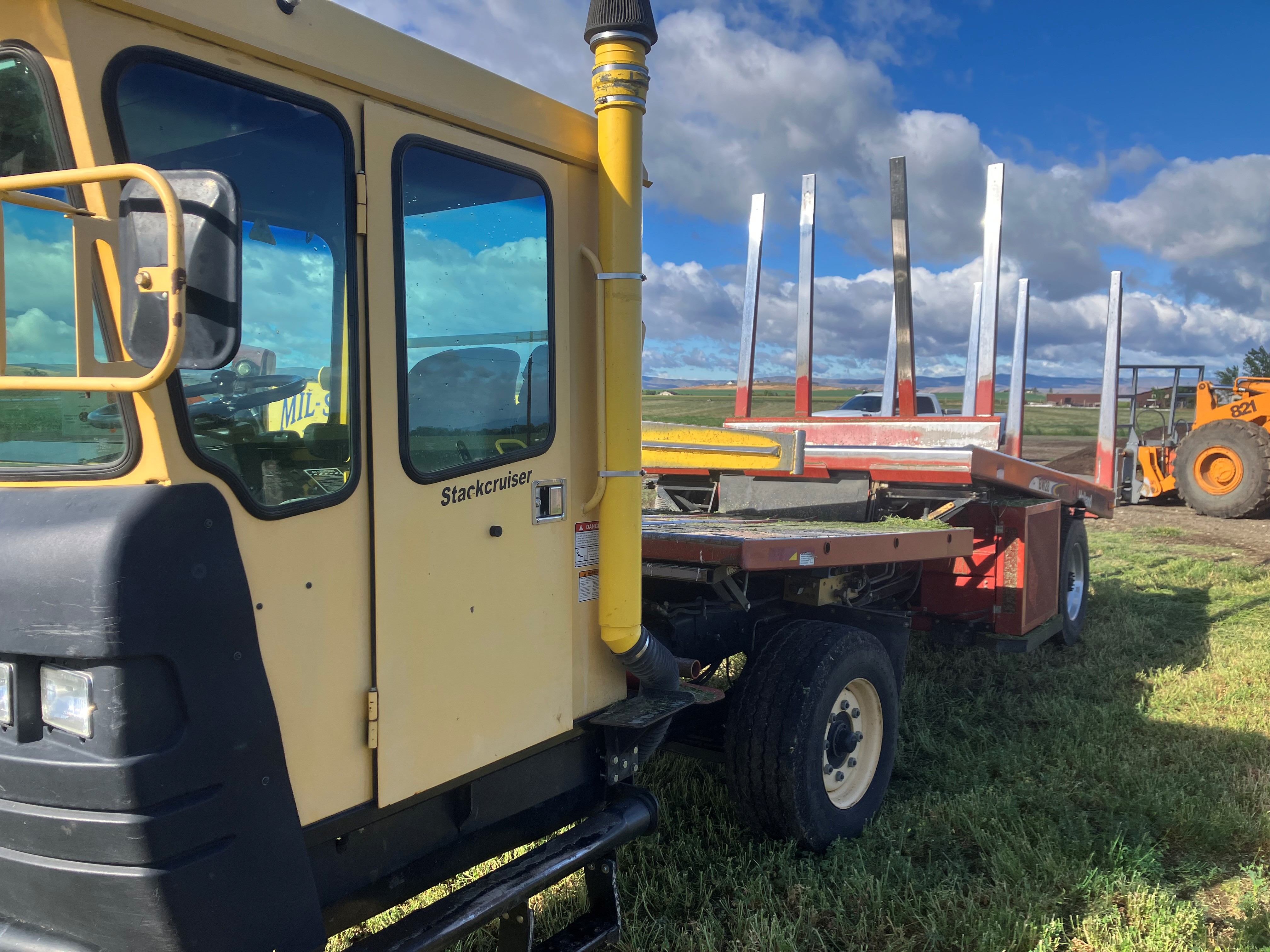 New Holland BW28 Bale Wagon