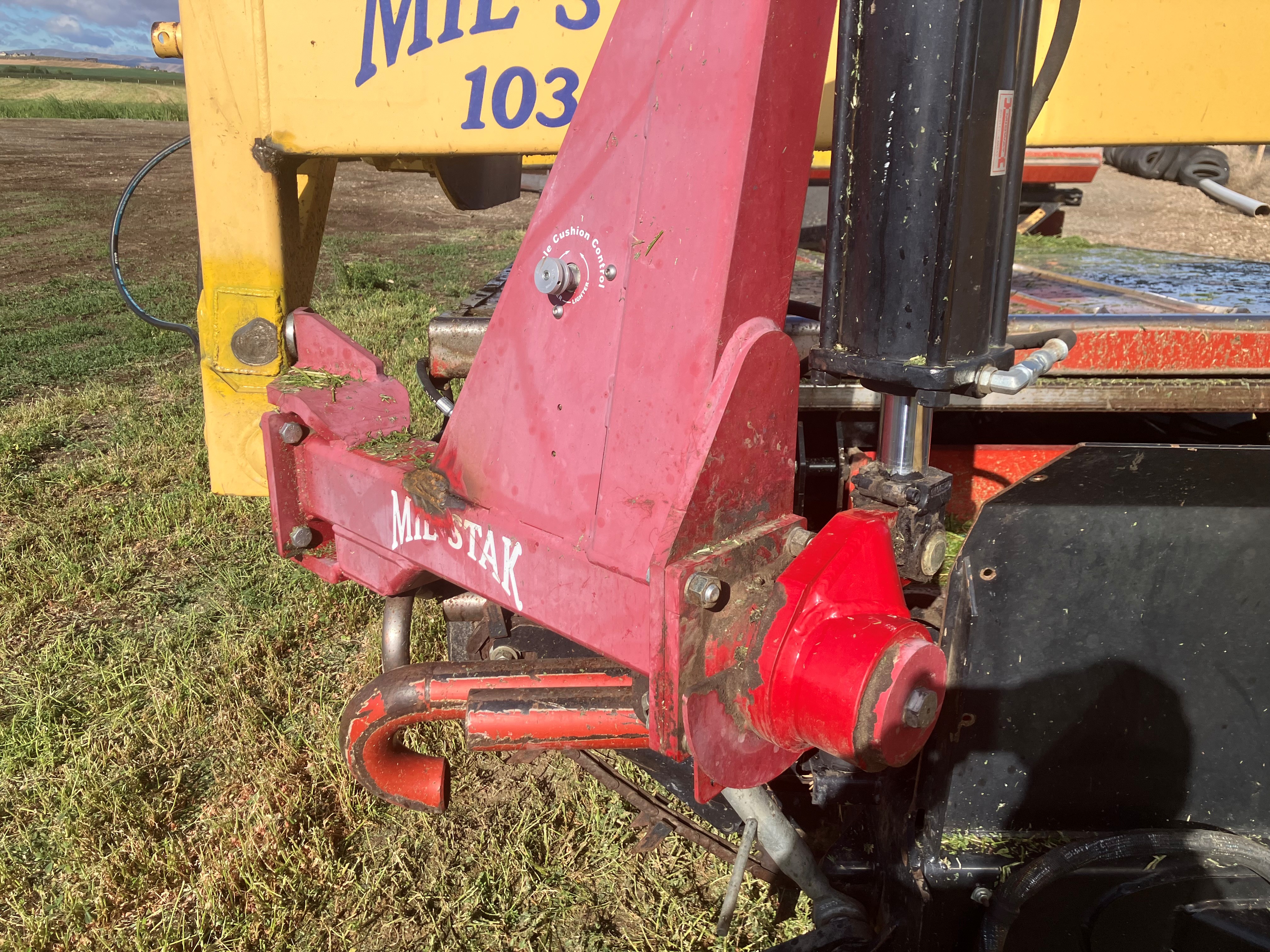 New Holland BW28 Bale Wagon