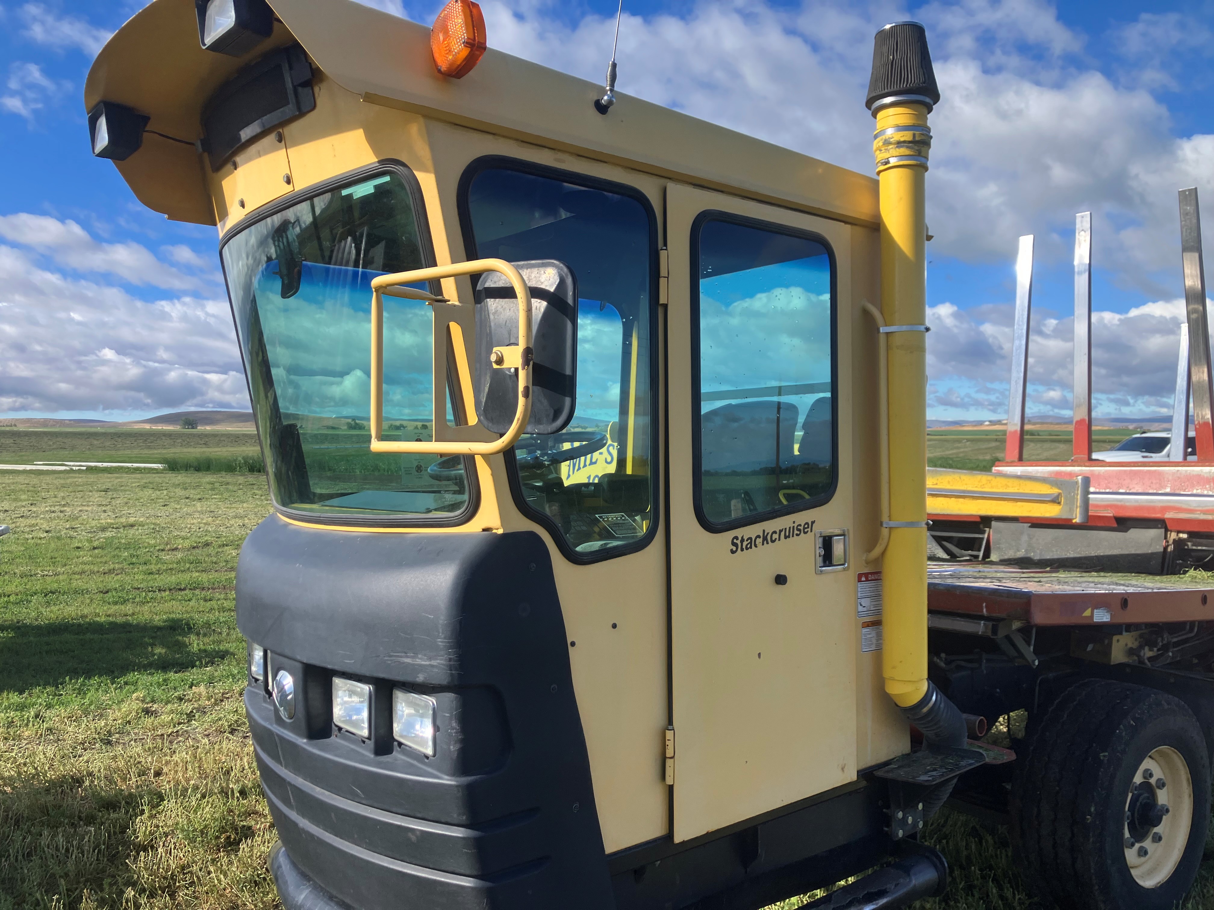 New Holland BW28 Bale Wagon